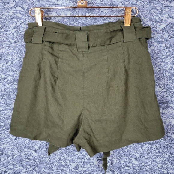 High-Rise Green Short Shorts - Picture 2 of 6